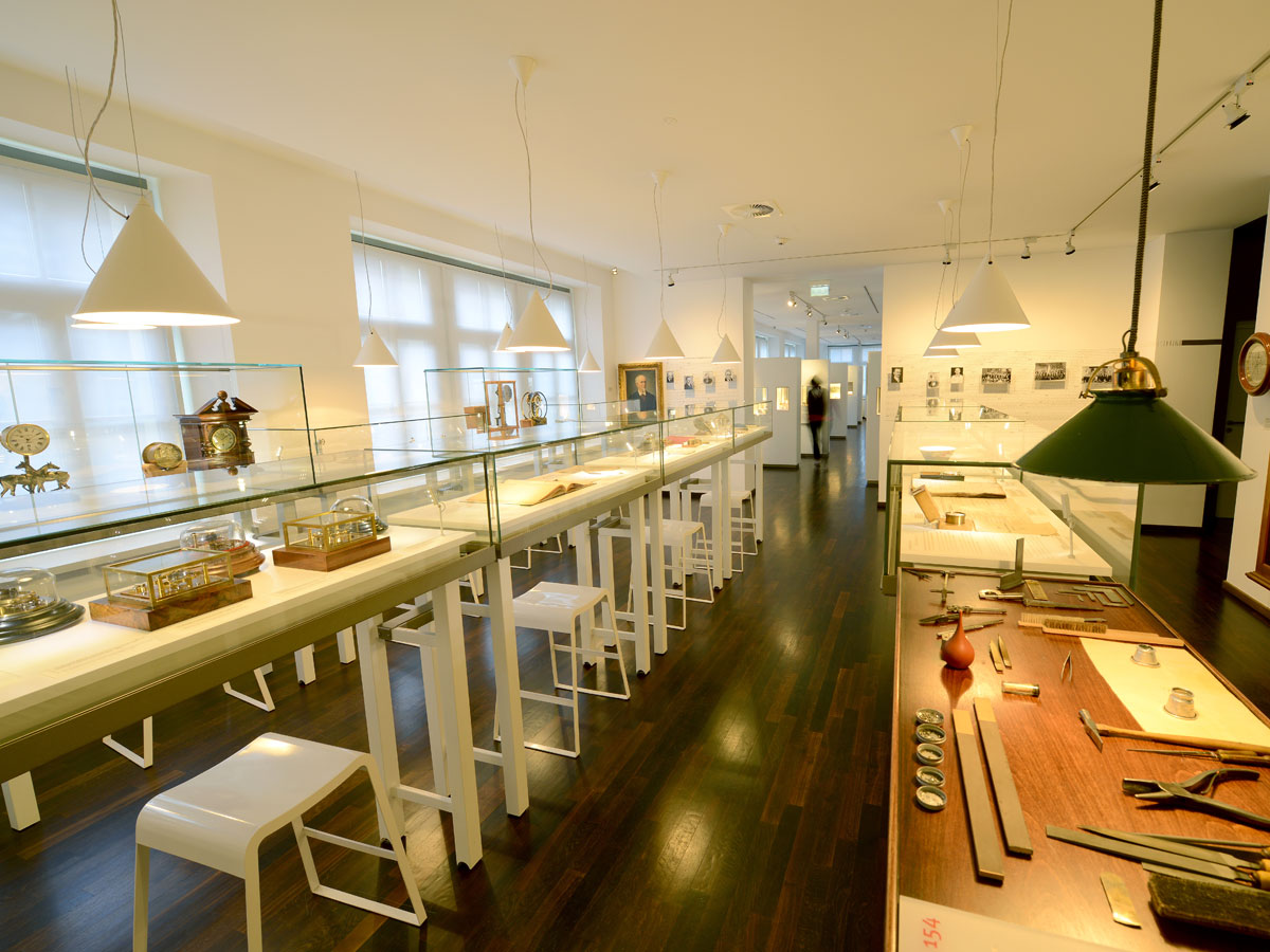 Blick in Ausstellungsraum im Uhrenmuseum Glashütte
