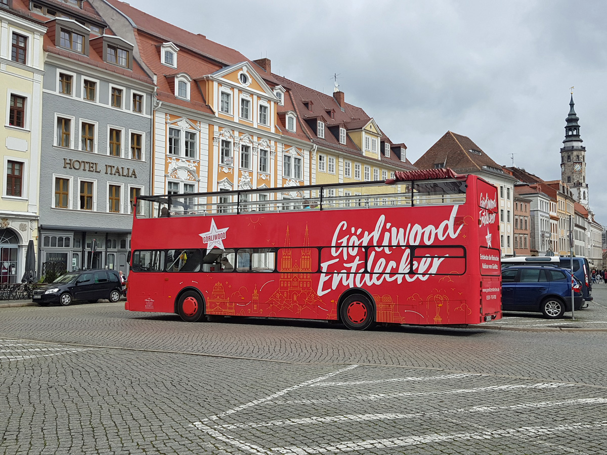 Der Doppelstockbus Görliwood Entdecker steuert verschiedene Drehorte von Görlitz an.