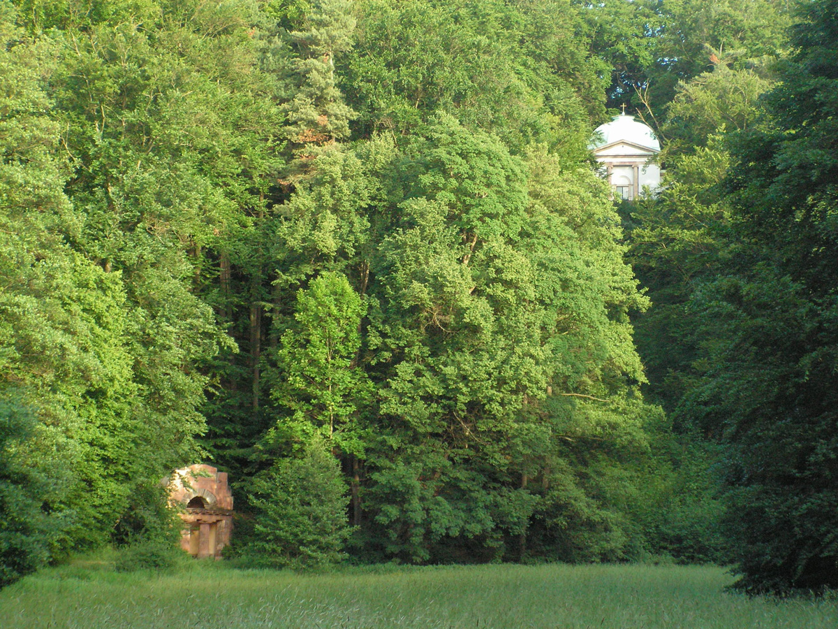 Der Weisheitstempels wurde oberhalb des Hygieia-Tempels zwischen 1813 und 1816 das fürstliche Mausoleum errichtet.