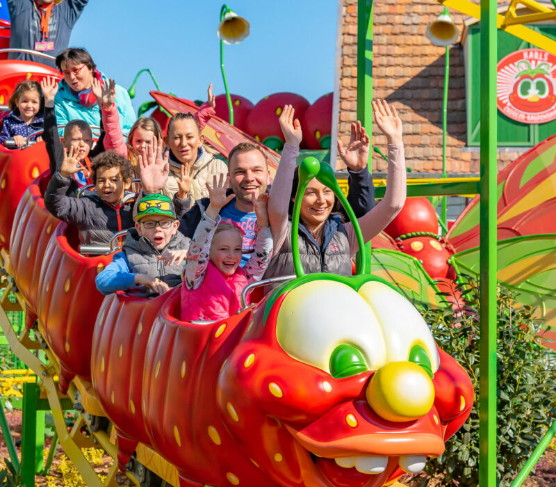 Raupenbahn-Karls-Erlebnisdorf-Doebeln-Sachsen-Magazin-Urlaub