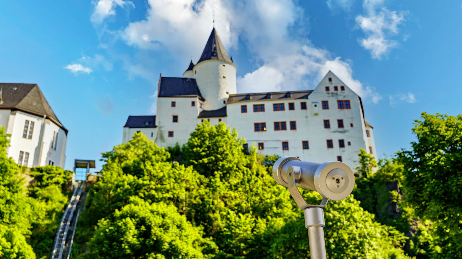 Märchenhafte Schlösser und Burgen Schloss Schwarzenberg Urlaubszeit