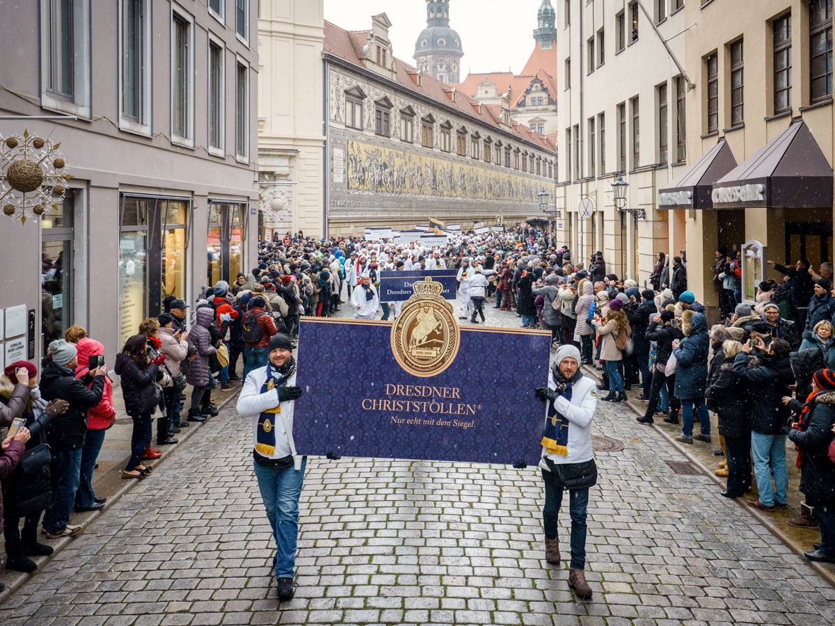 Festumzug zum Stollenfest durch die Dresdner Altstadt